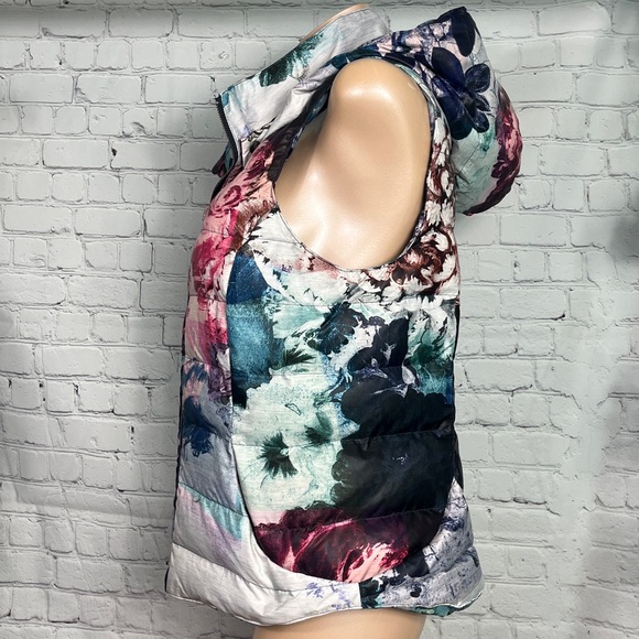 Floral Sleeveless Puffer Jacket - Picture 4 of 11